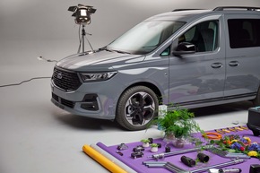 Vom Spielzeug bis zum DJ-Equipment: Zwei Familien zeigen, was sie alles im neuen Ford Tourneo Connect transportieren