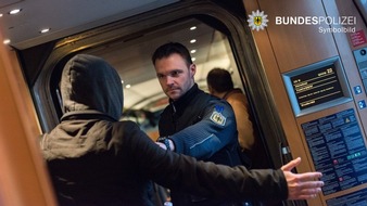 Bundespolizeidirektion München: Bundespolizeidirektion München: Ticketlos in Zugtoilette eingeschlossen / 29-Jähriger widersetzt sich polizeilichen Maßnahmen