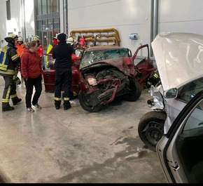 FW-EN: Wetter - Feuerwehr Wetter (Ruhr) führt realistische Übungen am Institut der Feuerwehr durch