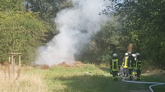 Feuerwehr Schermbeck: FW-Schermbeck: Grünschnitthaufen brannte am Sonntag