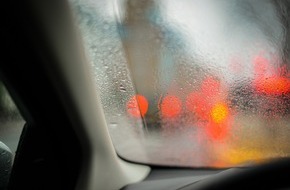 ADAC Hessen-Thüringen e.V.: Feuchtigkeit im Auto / ADAC erklärt, was Autofahrer dagegen tun können