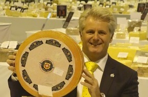 Affineur Walo von Mühlenen: L'affineur suisse Walo de Mühlenen une nouvelle fois distingué à l'occasion du World Cheese Award 2015 avec 2 fromages classés parmi les 16 meilleurs et un total de 12 prix remportés