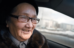 Deutscher Kamerapreis für MDR/Arte Doku „Die Taxi-Oma – Fahrerwechsel auf Kasachisch“