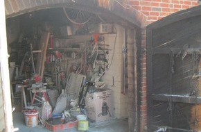 Polizeiinspektion Nienburg / Schaumburg: POL-NI: Garagenbrand -Bild im Download-