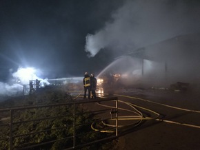 FW-EN: Wetter - Remise in den Ruhrwiesen in Flammen