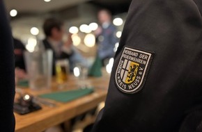 Feuerwehr Neuss: FW-NE: Jubilarehrung 2023 - Danke für insgesamt fast 1000 Jahre Dienst in der Feuerwehr Neuss!