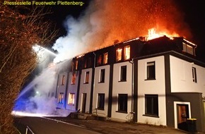 Feuerwehr Plettenberg: FW-PL: Folgemeldung Fw.Plettenberg. Großbrand in Plettenberg. Sämtliche Löschzüge der Feuerwehr Plettenberg im Einsatz. Weitere Drehleiter aus Lüdenscheid angefordert. Zwei Leichtverletzte Feuerwehrkräfte.