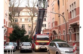 Feuerwehr Dortmund: FW-DO: Einsatzbehinderung durch geparkte Kraftfahrzeuge / Verzögerung auf der Anfahrt