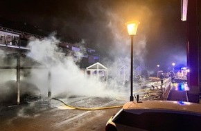 Freiwillige Feuerwehr Werne: FW-WRN: Ausgedehnter Carportbrand in der Mozartstra&szlig;e