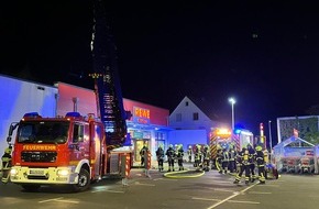 Freiwillige Feuerwehr Sankt Augustin: FW Sankt Augustin: Brand in REWE-Supermarkt in Niederpleis