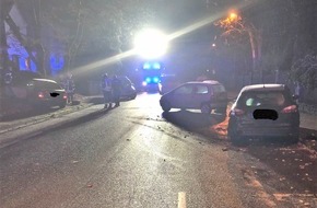Polizei Bielefeld: POL-BI: Baum stoppt rutschenden PKW