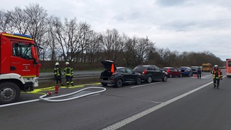 Freiwillige Feuerwehr der Gemeinde Sonsbeck: FW Sonsbeck: Auffahrunfall mit fünf beteiligten PKW auf der A57