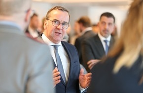PIZ Ausrüstung, Informationstechnik und Nutzung: Verteidigungsminister Pistorius besucht Beschaffungsamt