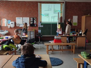 POL-NI: Haßbergen - Polizei gibt Verkehrsunterricht in der vierten Klasse der Grundschule in Haßbergen (Teil 3)