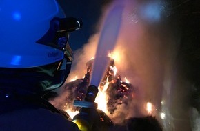 Feuerwehr Bottrop: FW-BOT: Werkstattbrand in Bottrop-Fuhlenbrock