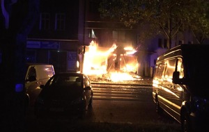 Feuerwehr Dortmund: FW-DO: Imbiss brennt vollkommen aus