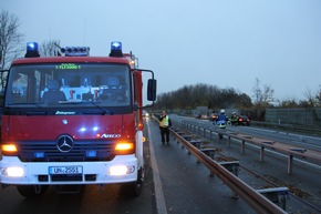 FW-WRN: Unfall auf der BAB1 mit drei PKW, Folgeeinsatz auf der Gegenspur