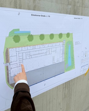RKiSH: Richtfest f&uuml;r neue Rettungswache Nordoe: Klinikum Itzehoe und RKiSH st&auml;rken die Notfallversorgung der Region Rohbau steht nach weniger als f&uuml;nf Monaten Bauzeit | Einzug f&uuml;r Dezember 2026 geplant