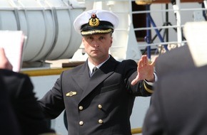 Presse- und Informationszentrum Marine: Deutsche Marine - Pressemeldung (Porträt): Vom Gebirgsjäger zum Leiter eines Marinemusikkorps: "Erleben, wie Marine tickt"