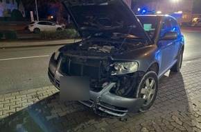 Kreispolizeibehörde Herford: POL-HF: Auto prallt gegen Mauer - Fahrer leicht verletzt