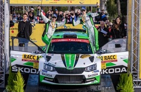 Skoda Auto Deutschland GmbH: Rallye Spanien: SKODA Junior Kalle Rovanperä gewinnt WRC 2 vor neuem Champion Jan Kopecky (FOTO)