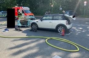 Feuerwehr Gladbeck: FW-GLA: Schwerer Verkehrsunfall mit Oldtimer in Gladbeck.