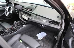 Polizei Rheinisch-Bergischer Kreis: POL-RBK: Bergisch Gladbach - Mittelkonsole aus BMW entwendet