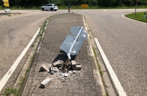 Polizeidirektion Landau: POL-PDLD: Verkehrszeichen beschädigt und weg