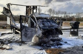 Polizeidirektion Bad Segeberg: POL-SE: Wedel - Ausgebrannter Sprinter - Polizei schließt Brandstiftung nicht aus und sucht Zeugen