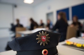 Polizeiakademie Niedersachsen: POL-AK NI: Polizeistudium geht neue Wege - Pilotprojekt zur Spezialisierung in Nienburg gestartet