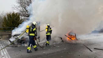 Feuerwehr Sprockhövel: FW-EN: Klein-LKW brennt in voller Ausdehnung