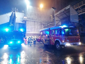 FW Horn-Bad Meinberg: Feuer in Industriebetrieb - Stichworterhöhung von Feuer 2 auf Feuer 3