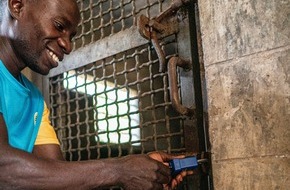 ABUS Gruppe: ABUS unterstützt Auffangstation für Schimpansen in Sambia