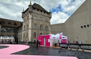 PINK CUBE Test Your Breast: Brustkrebs-Aufklärungsaktion im PINK CUBE beim Landesmuseum in Zürich - heute und morgen I FOTOS