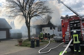 Kreispolizeibehörde Wesel: POL-WES: Schermbeck - Dach brannte