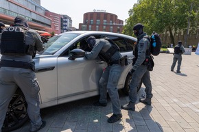 ZOLL-E: "Wir sind der Zoll" im Ruhrgebiet: 3.000 Besucher trotz Rekordhitze / Spannende Einblicke und hei&szlig;e Temperaturen: Ein rundum erfolgreicher Tag
