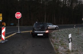 Polizei Rheinisch-Bergischer Kreis: POL-RBK: Odenthal - Burscheider bei Unfall leicht verletzt