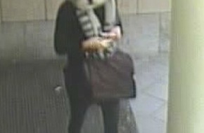 Polizei Düsseldorf: POL-D: Wer kennt die junge Frau? - Polizei fahndet mit Fotos aus einer Überwachungskamera nach Taschendiebin - Fotos als Datei angehängt