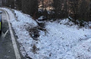 Polizeipräsidium Freiburg: POL-FR: Todtnau-Brandenberg: Auto von der Fahrbahn abgekommen - zwei Personen verletzt
