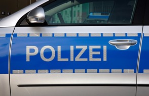 Polizei Mettmann: POL-ME: Alkoholisierte Seniorin begeht Unfallflucht - Velbert - 1812066
