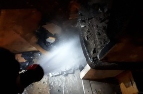 Freiwillige Feuerwehr Lügde: FW Lügde: Brennender Grill löst Feuerwehreinsatz aus