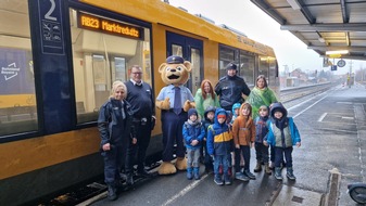 Bundespolizeidirektion München: Bundespolizeidirektion München: Augen auf im Bahnverkehr! Bahnverkehrserziehung bei der Bundespolizei Weiden