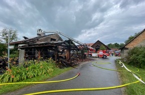 Feuerwehren des Landkreises Ravensburg: LRA-Ravensburg: Brand eines Einfamilienhauses in Waldburg/Edensbach