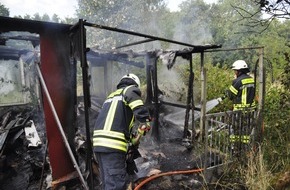 Freiwillige Feuerwehr Bedburg-Hau: FW-KLE: Alarmierung wegen Waldbrand: Weit sichtbare Rauchsäule über Bedburg-Hau