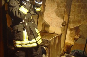 Feuerwehr Essen: FW-E: Wohnungsbrand in Essen, vier Personen verletzt, zwölf Menschen gerettet