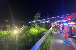 Feuerwehr Paderborn: FW Paderborn: Leichtsinnige E-Scooter-Fahrt auf B64 m&uuml;ndet in Feuerwehreinsatz
