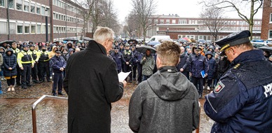 Polizei Dortmund: POL-DO: Internationaler Gedenktag für die im Einsatz zu Tode gekommenen Polizeibeamtinnen und Polizeibeamten - Auch das PP Dortmund trauert um die Verstorbenen.