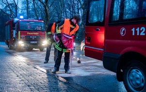 Feuerwehr Bochum: FW-BO: Ölspur von der Stadtgrenze Witten bis in die Bochumer Innenstadt beschäftigt die Feuerwehr Bochum vier Stunden