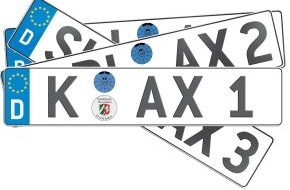 AXA Konzern AG: AXA berechnet Autoversicherung nach Postleitzahlen statt nach Kennzeichen / Grund: Ab September können Kfz-Kennzeichen bei Ummeldung mitgenommen werden