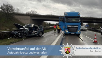 Polizeidirektion Neustadt/Weinstra&szlig;e: POL-PDNW: Pressemitteilung der Staatsanwaltschaft Frankenthal und der PASt Ruchheim - Schwerer Unfall auf der A61 in Richtung Koblenz am Autobahnkreuz Ludwighafen. Eine Person lebensgef&auml;hrlich verletzt.